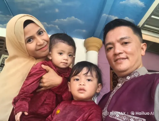 Family Performs Kungfu Moves in Coordinated Outfits – AI Generated Video | Hailuo AI