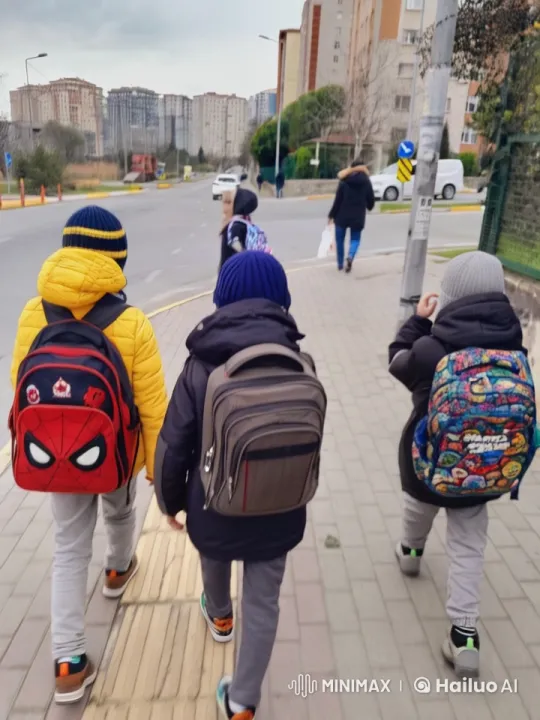 Animated Children's Playful Run in Urban Setting – AI Generated Video | Hailuo AI