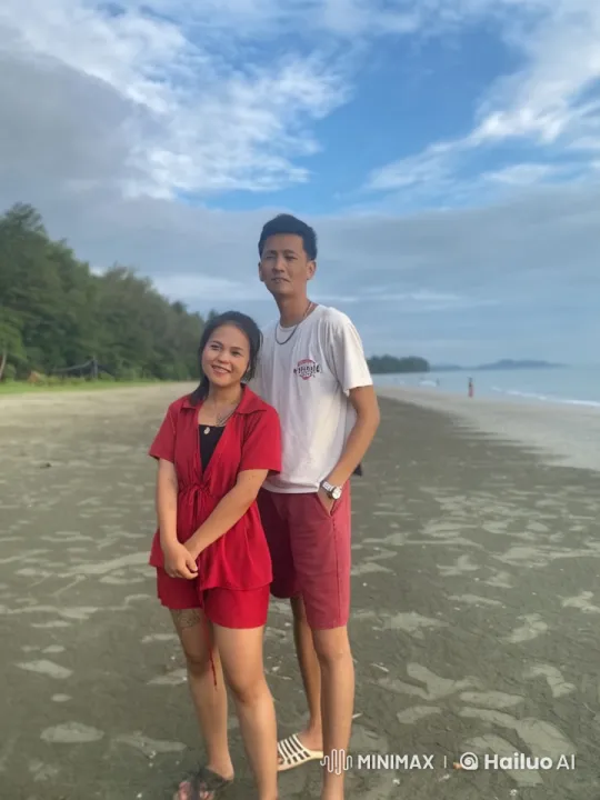 Couple on Beach: Woman Practices Dynamic Kungfu – AI Generated Video | Hailuo AI