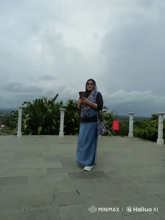 Woman Walks White Tiger on Terrace – AI Generated Video | Hailuo AI