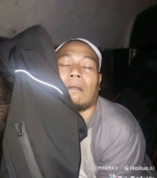 Man's Increasing Distress and Hysteria Captured on Camera – AI Generated Video | Hailuo AI