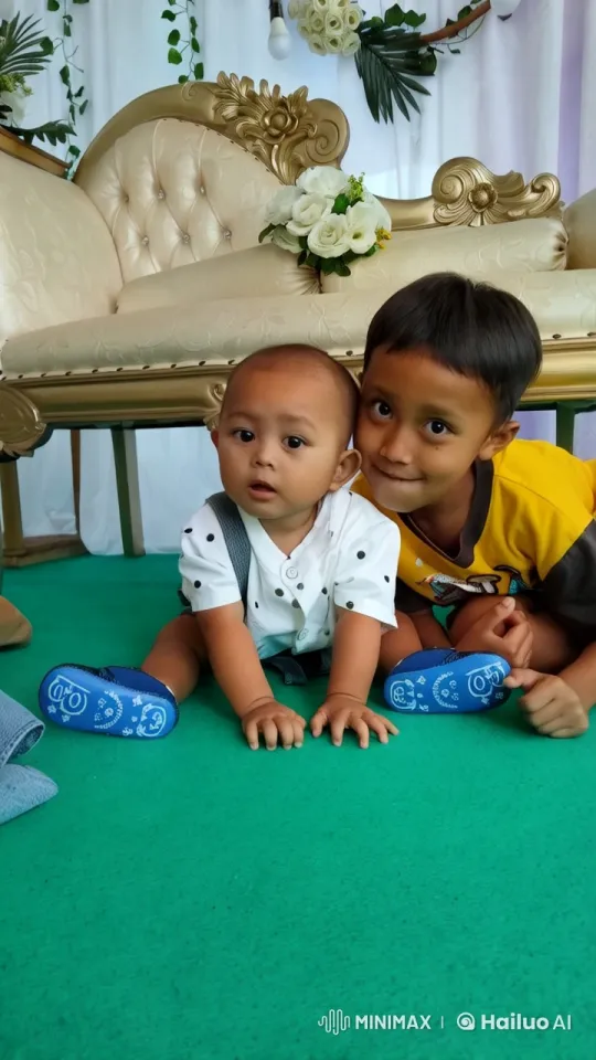 Children with AK-47s in Ornate Living Room - Live2D Animation – AI Generated Video | Hailuo AI