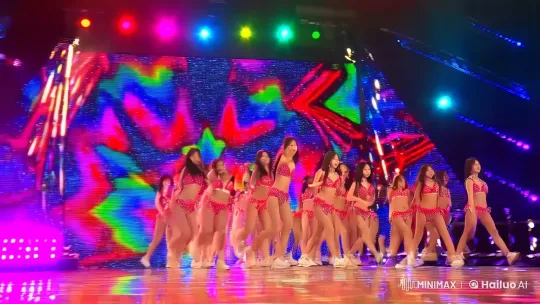K-Pop Girls Showcase Electrifying Dance in Aesthetic Performance – AI Generated Video | Hailuo AI