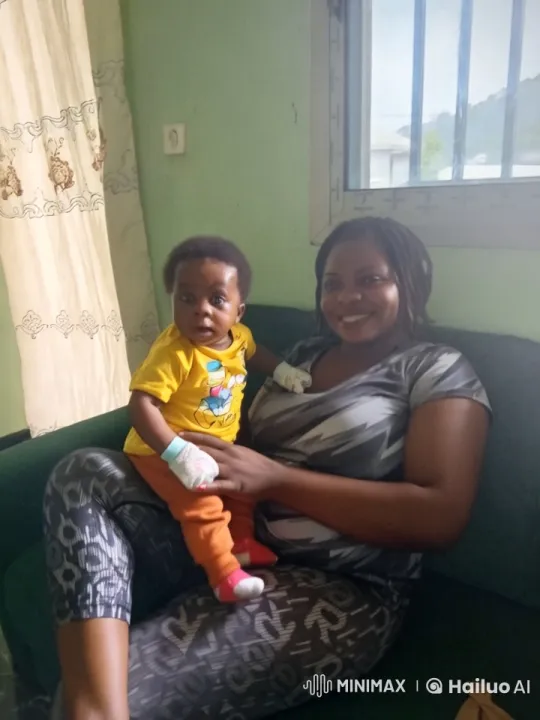 Animated Playfight: Woman and Baby in Joyful Sparring – AI Generated Video | Hailuo AI