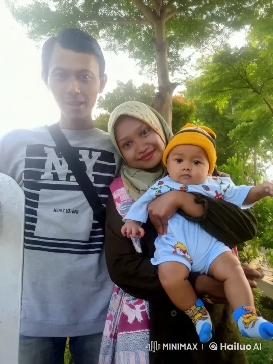 Family Portrait in Serene Nature with Animated Details – AI Generated Video | Hailuo AI