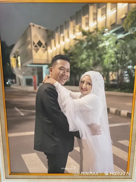 Couple's Romantic Kungfu Dance in Modern Street Setting – AI Generated Video | Hailuo AI