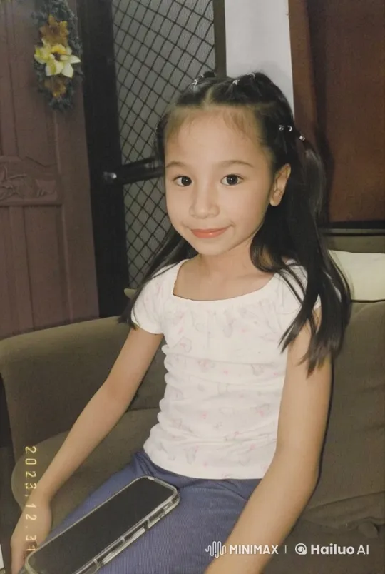 Young Girl with Floating Animal in Animated Live2D Scene – AI Generated Video | Hailuo AI