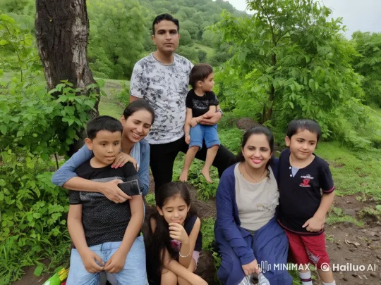 Family and Dog Enjoy Outdoors in Animated Live2D Video – AI Generated Video | Hailuo AI