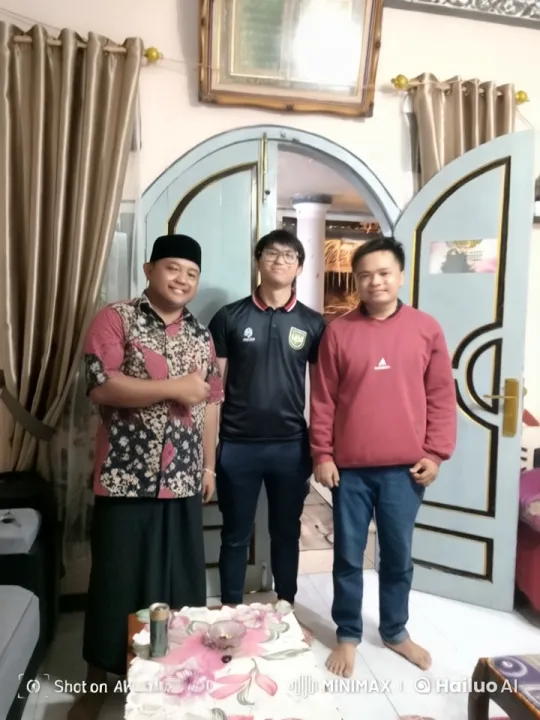 Live2D Martial Arts Display in Living Room Setting – AI Generated Video | Hailuo AI