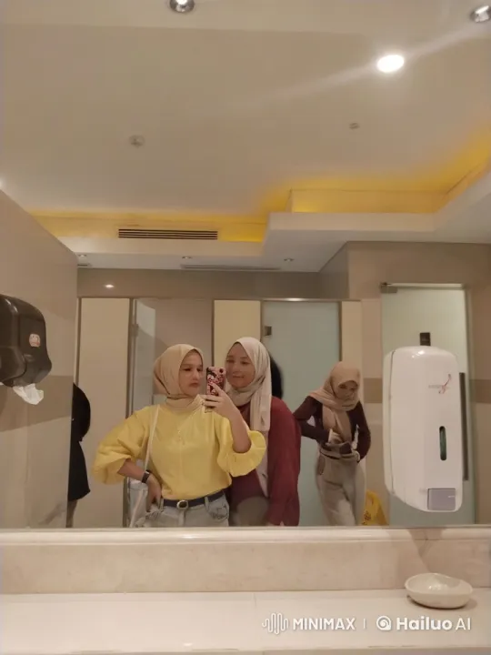 Friends Transform into Martial Artists in Restroom Selfie – AI Generated Video | Hailuo AI
