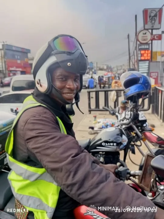 Urban Motorcycle Scene: Anticipation in City Life – AI Generated Video | Hailuo AI