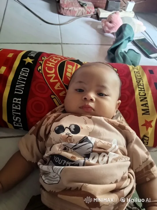 Infant Performs Playful Kungfu in Manchester United Outfit – AI Generated Video | Hailuo AI