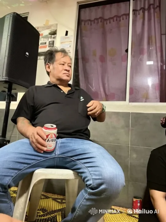 Live2D Kungfu Master Showcases Skills in Karaoke Room – AI Generated Video | Hailuo AI