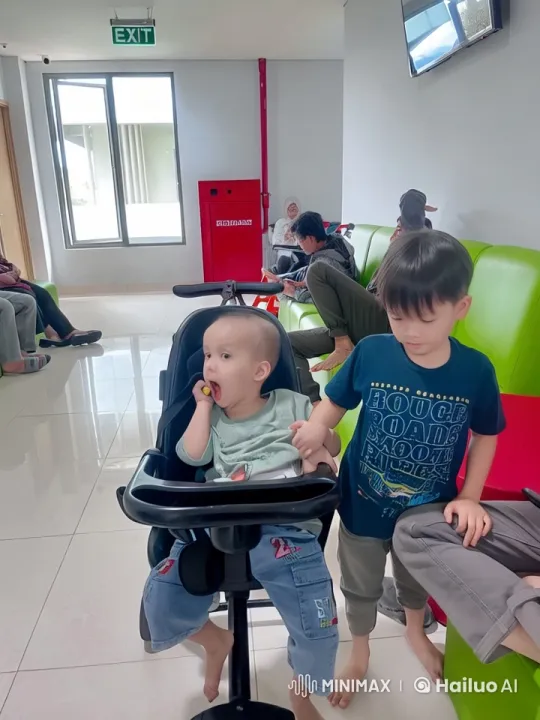 Children's Imaginative Kung Fu Battle in Waiting Area – AI Generated Video | Hailuo AI