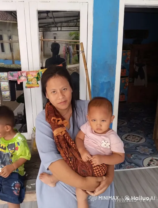 Family Practices Kungfu in Reflective Building Scene – AI Generated Video | Hailuo AI