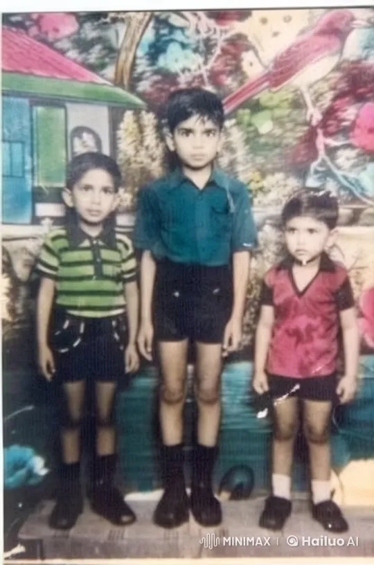 Nostalgic Childhood Scene with Animated Children and Vibrant Backdrop – AI Generated Video | Hailuo AI