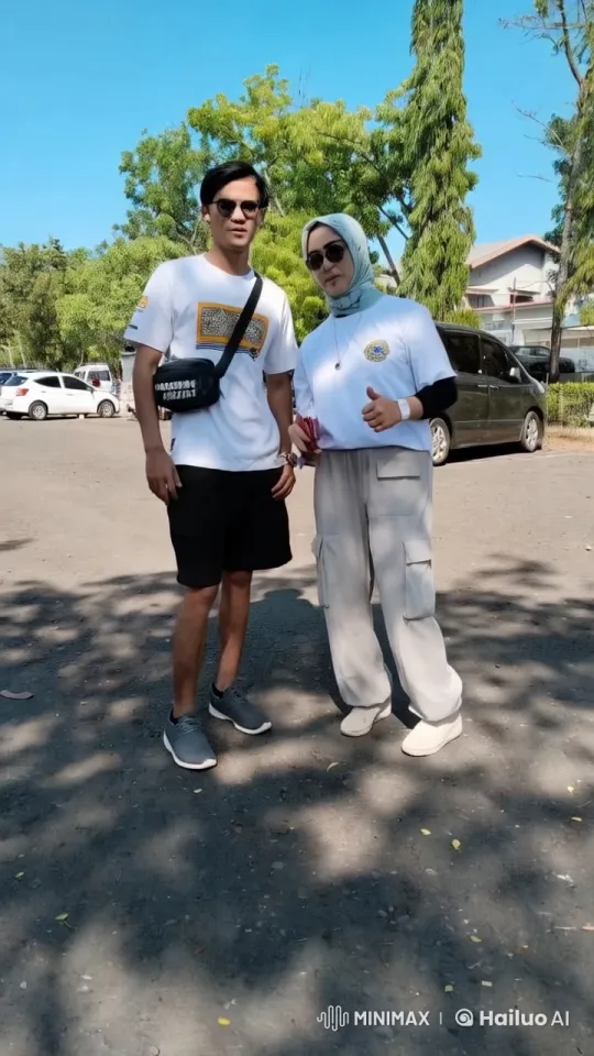 Live2D Kungfu Fight in Outdoor Parking Scene – AI Generated Video | Hailuo AI