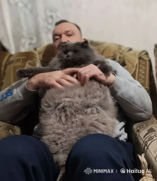 Man Cuddles with Fluffy Cat in Cozy Home Setting – AI Generated Video | Hailuo AI