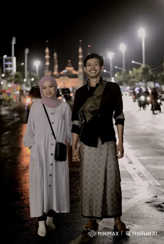 Nighttime Street Combat: Couple's Synchronized Kung Fu Display – AI Generated Video | Hailuo AI