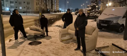 Bear Distributes Apple Juice to Group on Snowy Night – AI Generated Video | Hailuo AI