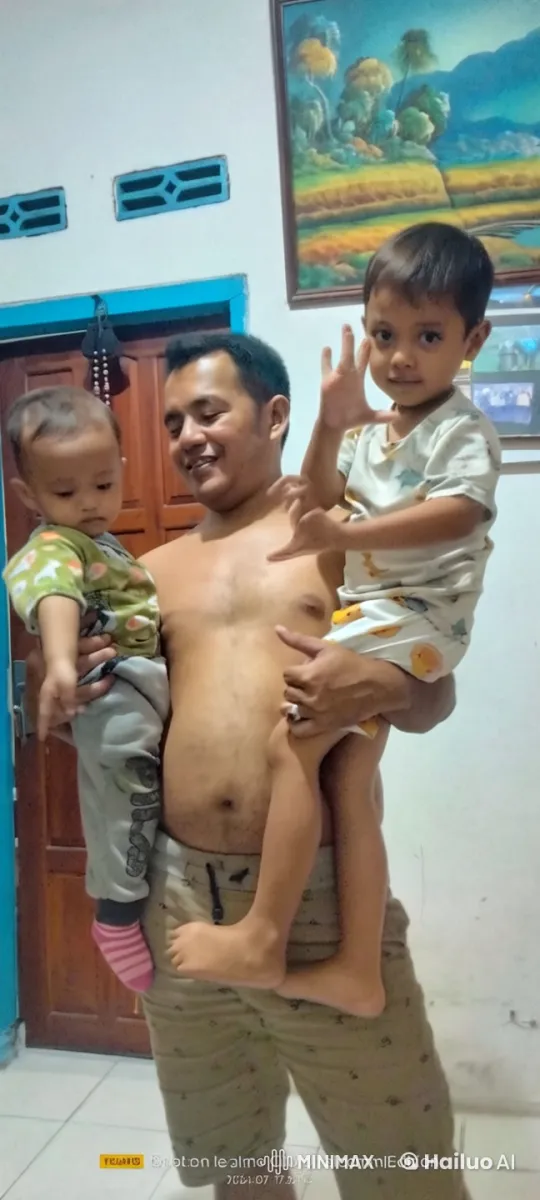 Father and Children's Playful Kungfu in Live2D Setting – AI Generated Video | Hailuo AI