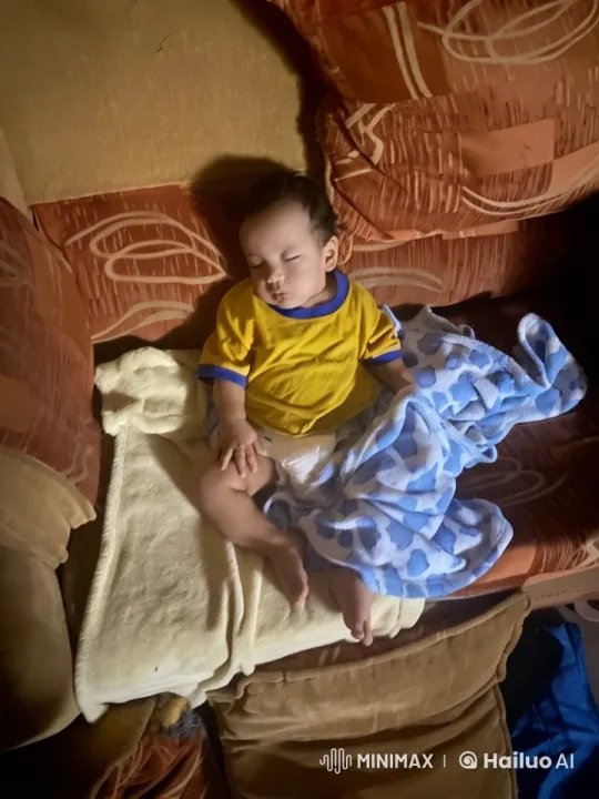 Baby's Playful Kung Fu Performance in Cozy Room – AI Generated Video | Hailuo AI