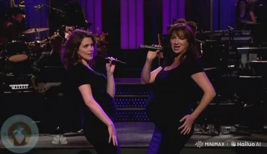 Tina Fey and Maya Rudolph Share Intimate Kiss on Live2D Stage – AI Generated Video | Hailuo AI