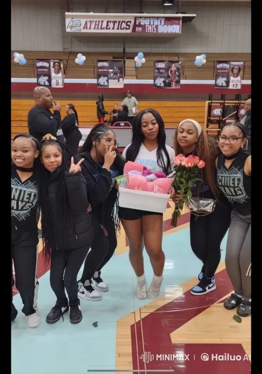 Cheerleaders Showcase Athleticism in Live2D Video – AI Generated Video | Hailuo AI