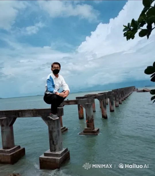 Man Escapes Tsunami on Pier Amidst Chaos – AI Generated Video | Hailuo AI