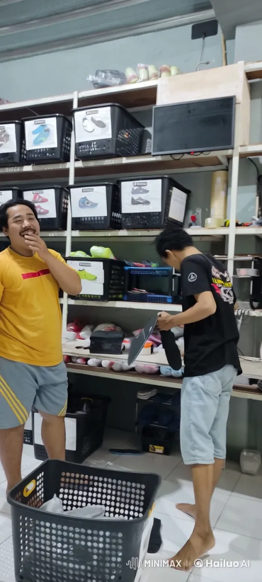 Kungfu Fighters Transform in Live2D Storage Room Video – AI Generated Video | Hailuo AI