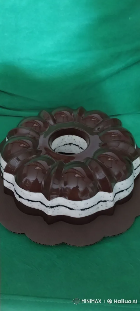 Chocolate-Cream Dessert Displayed in Live2D Animation – AI Generated Video | Hailuo AI