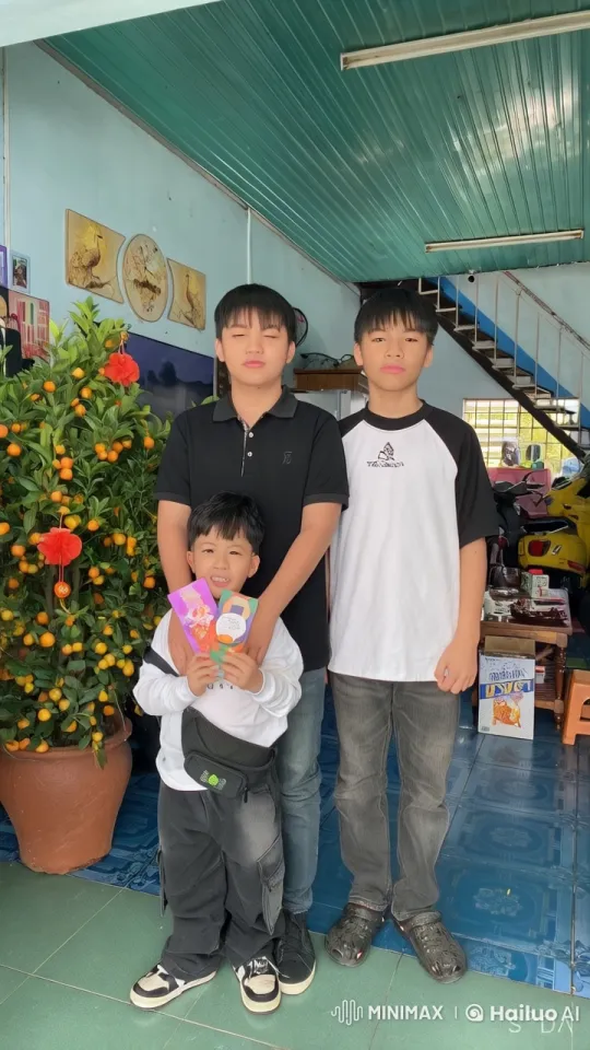 Three Boys Perform Martial Arts in Live2D Rendered Home Scene – AI Generated Video | Hailuo AI
