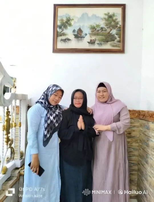 Traditional Attire: Women Perform Kung Fu in Corridor – AI Generated Video | Hailuo AI
