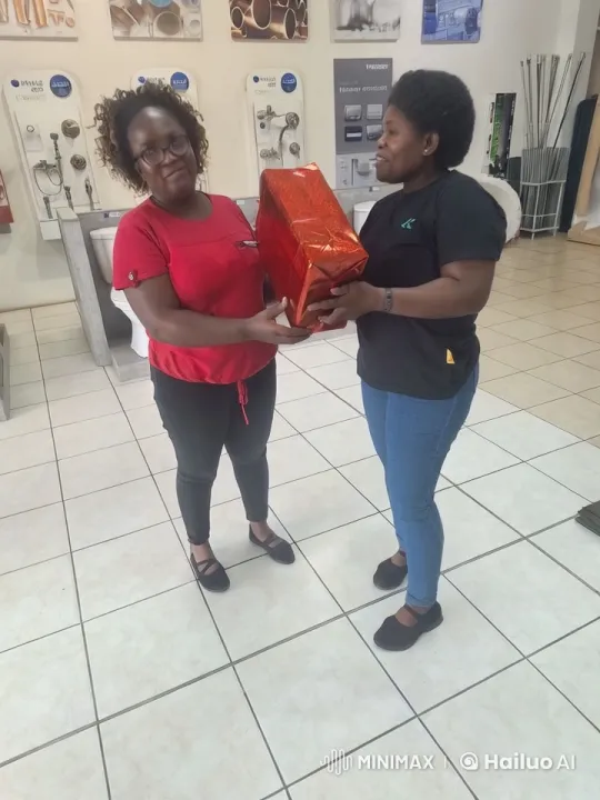 Comical Kung Fu Fight Over Gift Box in Retail Setting – AI Generated Video | Hailuo AI