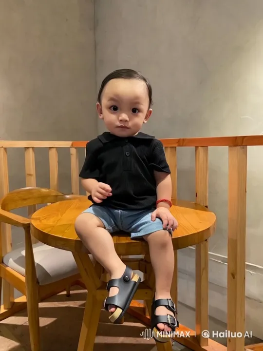 Child Demonstrates Playful Kung Fu in Live2D Animation – AI Generated Video | Hailuo AI