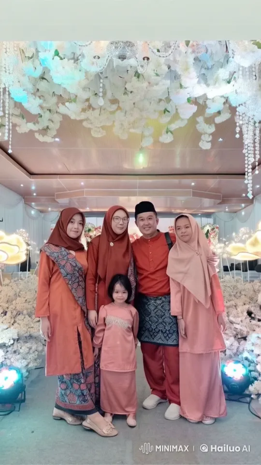 Family Celebration in Elegant Flower-Decorated Hall – AI Generated Video | Hailuo AI