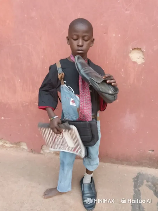 Barefoot Boy with Bag and Shoe Against Wall – AI Generated Video | Hailuo AI