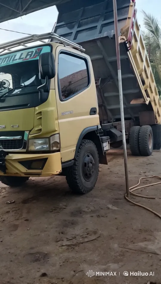 Yellow Truck Transforms into a Robot with Fluid Motion – AI Generated Video | Hailuo AI