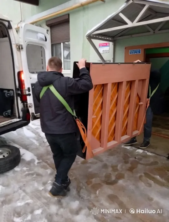 Hulk Struggles to Lift Piano in Snowy Scene – AI Generated Video | Hailuo AI