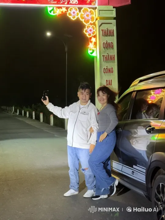 Live2D: Night Road Sparring Duo Under Decorative Lights – AI Generated Video | Hailuo AI