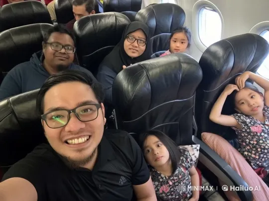 Live2D Martial Arts Battle in Airplane Cabin – AI Generated Video | Hailuo AI