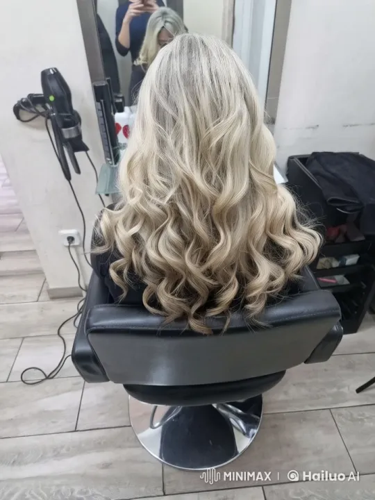 Live2D Model Showcases Realistic Wavy Blonde Hair – AI Generated Video | Hailuo AI