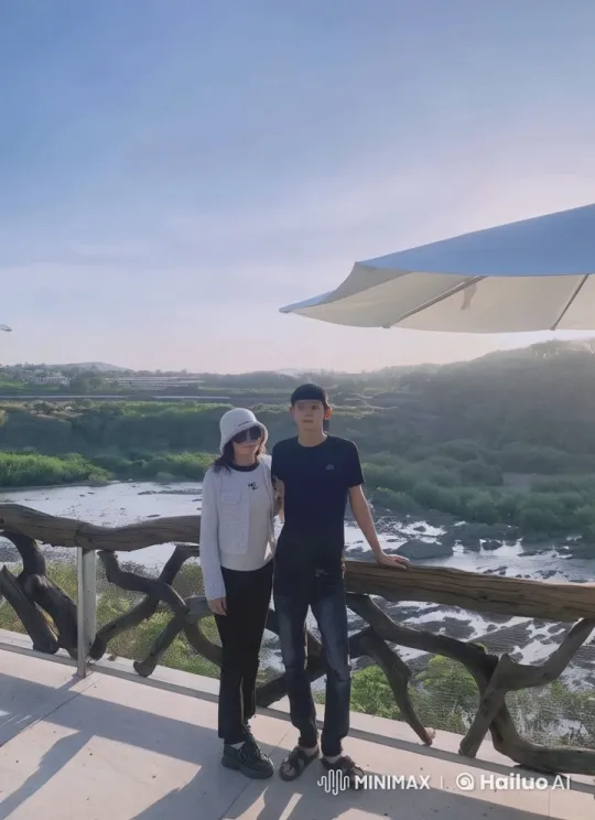 Live2D Animated Short: Coordinated Kung Fu Over Serene Valley – AI Generated Video | Hailuo AI