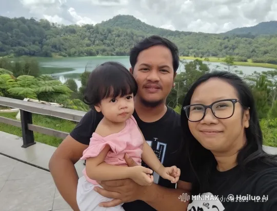 Family Practices Kung Fu on Scenic Lakeview Platform – AI Generated Video | Hailuo AI