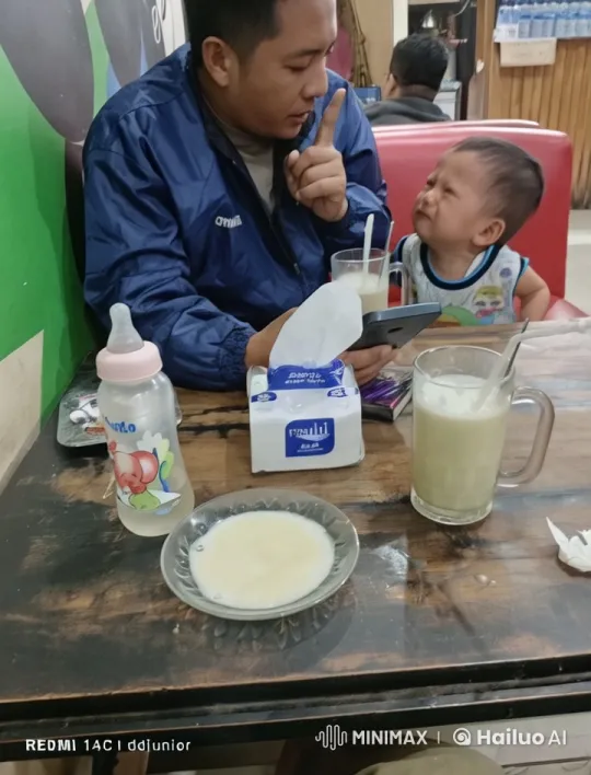 Dynamic Kung Fu Interaction in a Casual Cafe Setting – AI Generated Video | Hailuo AI