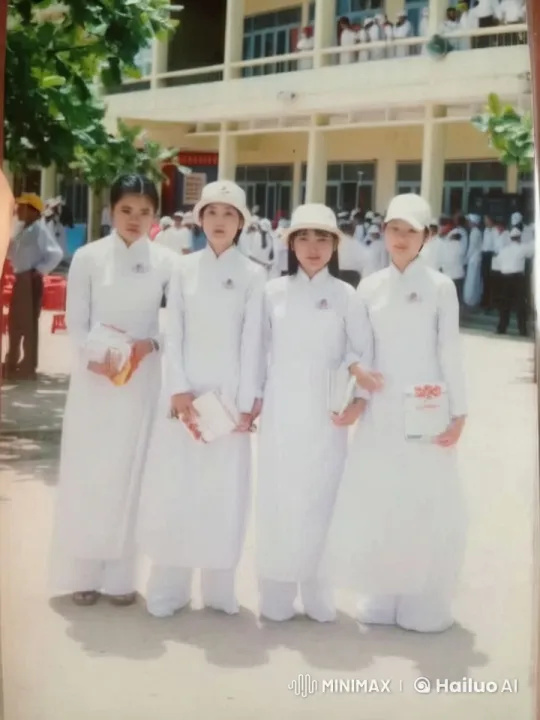 Traditional Kungfu Performance by Four Women in White Dresses – AI Generated Video | Hailuo AI