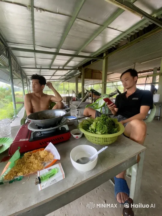 Martial Arts Showdown in Open-Air Eating Area – AI Generated Video | Hailuo AI
