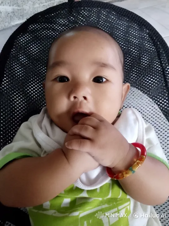 Baby Dancing and Shadowboxing in Live2D Animation – AI Generated Video | Hailuo AI