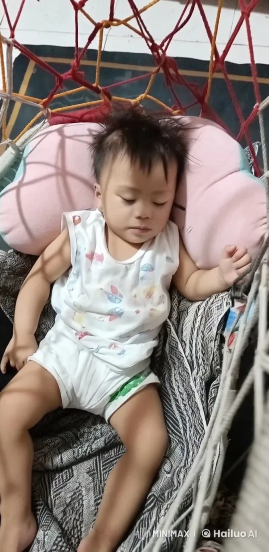 Baby's Joyful Dance and Playful Punches in Hammock – AI Generated Video | Hailuo AI
