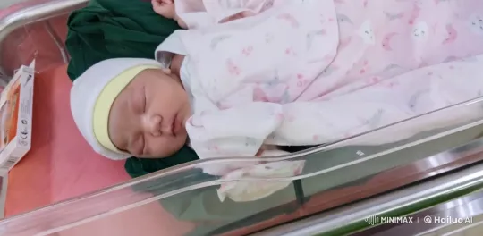 Awakened Baby Delights with Animated Dance in Hospital Bassinet – AI Generated Video | Hailuo AI
